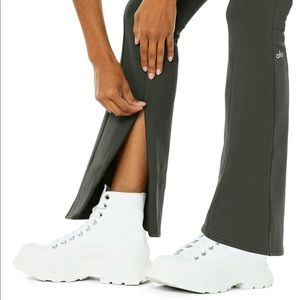 ALO YOGA FLARE LEGGINGS